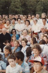 La Madre Trinidad en un día de campo con las familias de La Obra de la Iglesia (Navalperal de Pinares, España, 1988). La Madre Trinidad en un día de campo con las familias de La Obra de la Iglesia (Navalperal de Pinares, España, 1988).