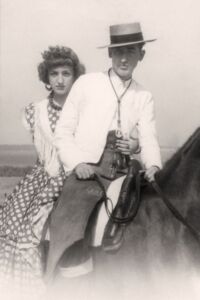 La Madre Trinidad a caballo con su hermano Antonio en la Romería de la Virgen de Valme (Dos Hermanas, año 1945).