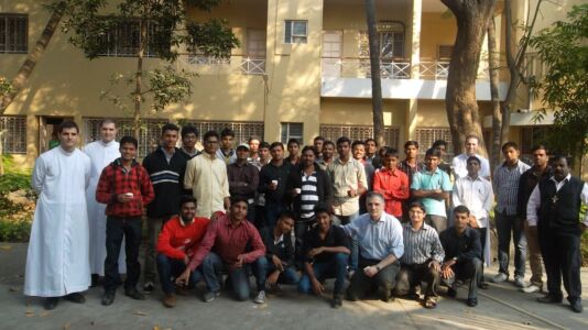 Retiro con chicos en Nashik (India, 2015). Retiro con chicos en Nashik (India, 2015).
