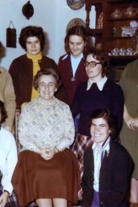 La Madre Trinidad con un grupo de consagradas de la Rama Femenina en la Casa de apostolado de El Pinar de las Rozas (Madrid,